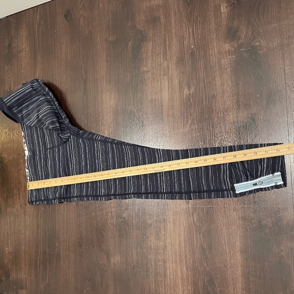 Lululemon Run The World 7/8 Tight | Leggings- Size 6 - Picture 12 of 14